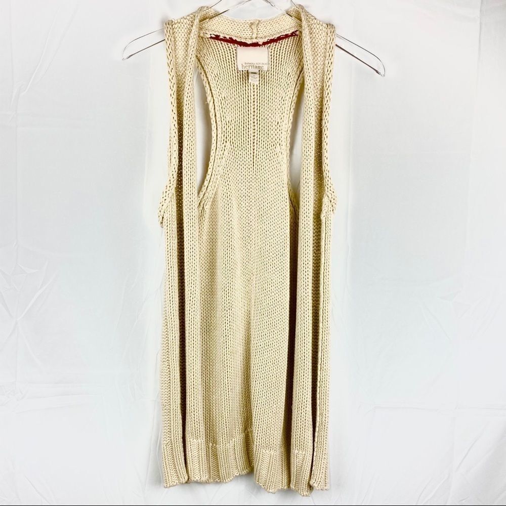 BANANA REPUBLIC Heritage sleeveless cardigan.
